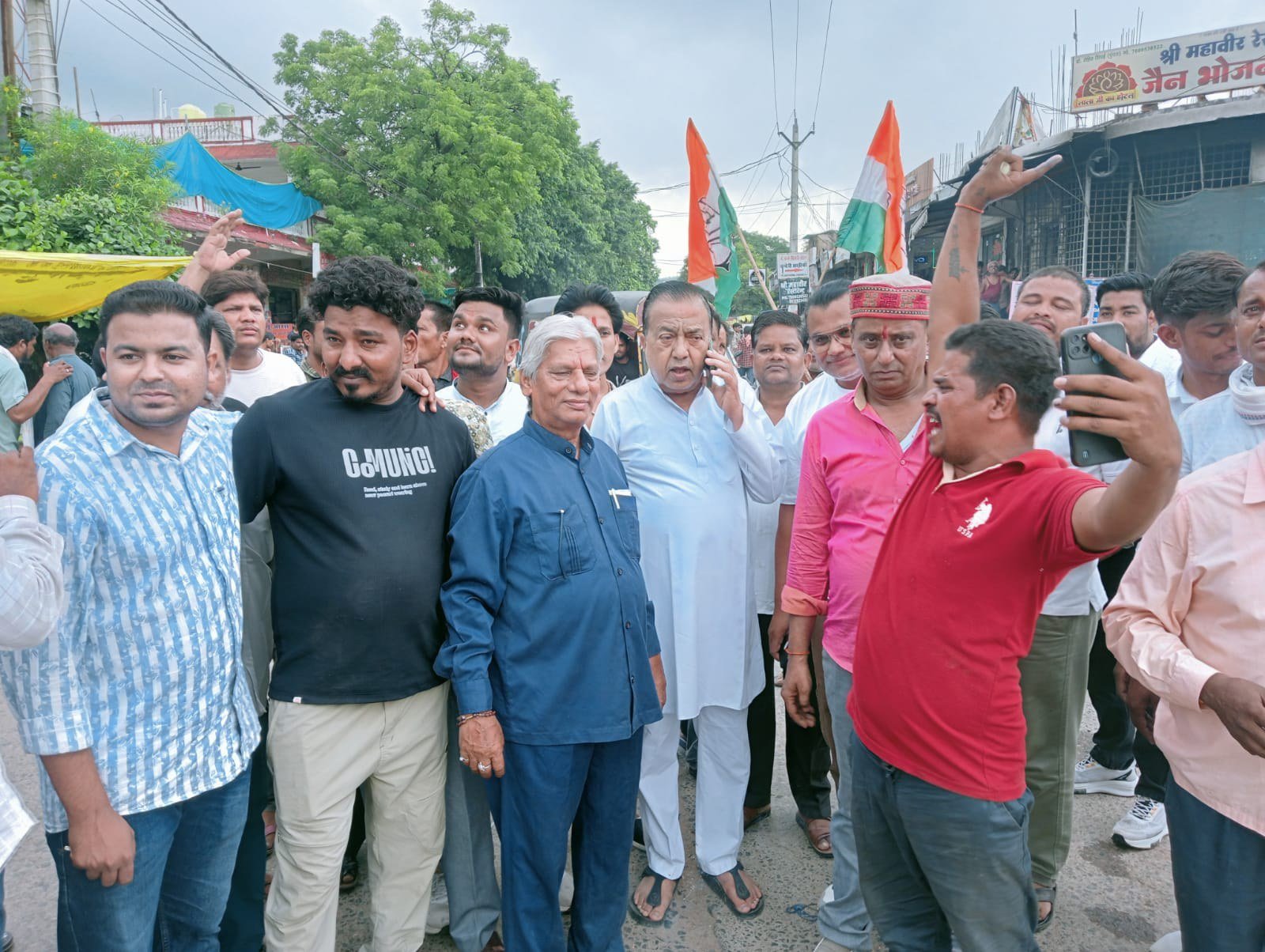 देश प्रदेश से भाजपा की विदाई का संदेश , जीत का जश्न मनाया विवेक भार्गव - अशोक नगर - LALITPUR LIVE TV
