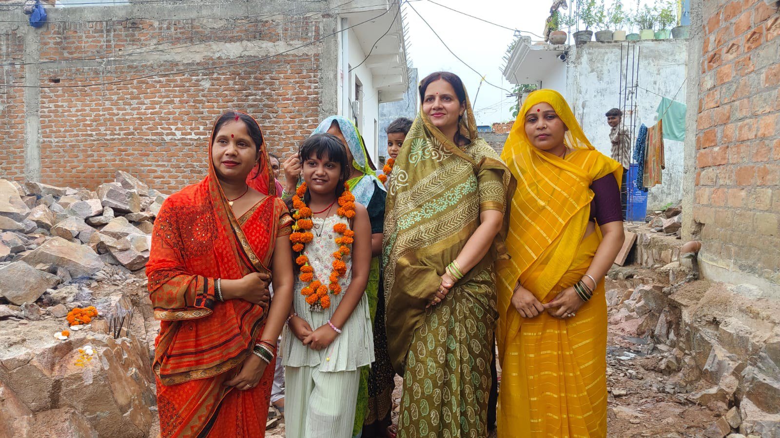नगर पालिका अध्यक्ष श्रीमती सोनाली जैन 'अभिलाषा' द्वारा नगर के वार्ड क्रमांक-8 जुगपुरा में दो सीसी सड़क एवं नाली निर्माण कार्य
