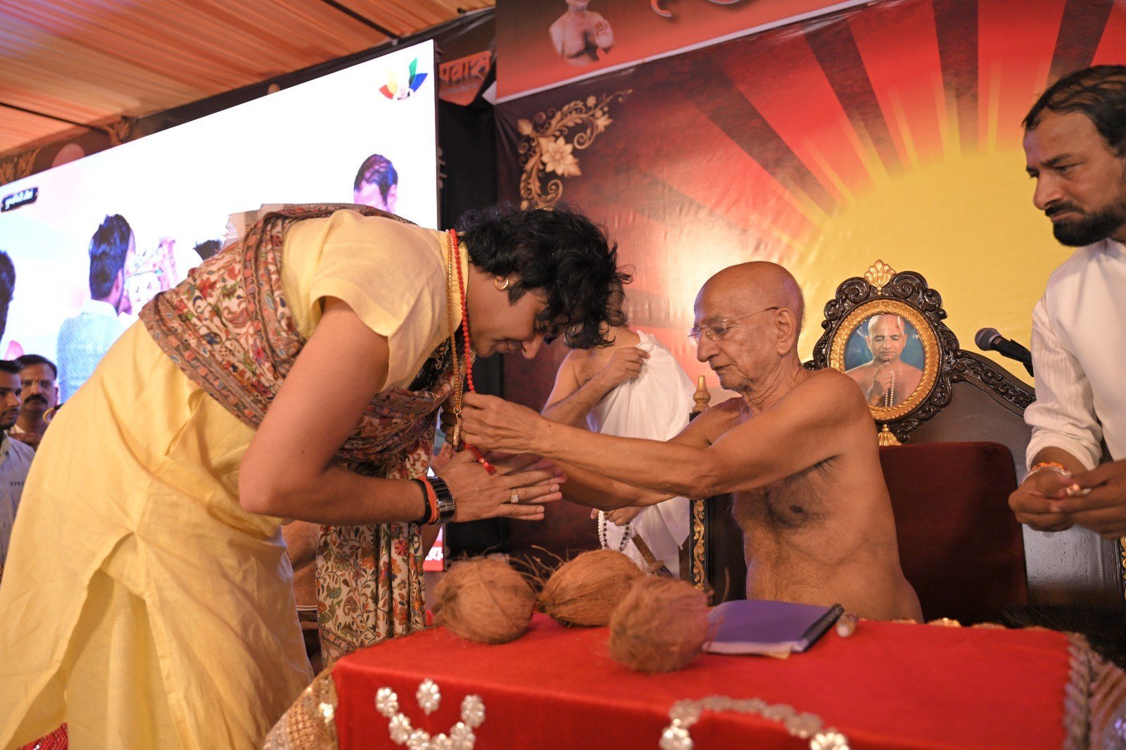 गणाचार्य के सानिध्य में पुष्पगिरी पर रचा गया इतिहास, हजारों भक्तों ने किया उपवास - मध्य प्रदेश - LALITPUR LIVE TV