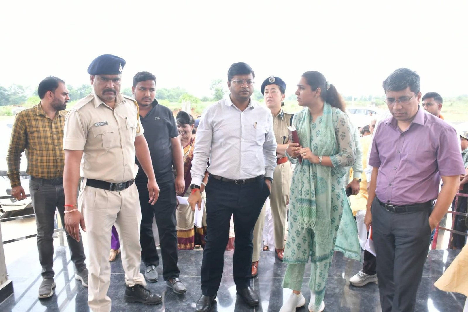 सिंधिया के दौरे से पहले तैयारियां तेज, कलेक्टर अर्पित वर्मा व एसपी श्रीमती यांगचेन डोलकर भूटिया ने बामौर कलां उप तहसील भवन का