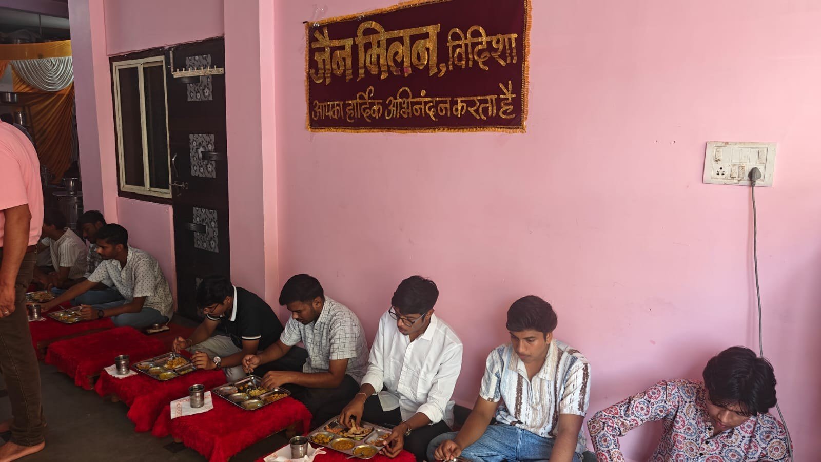 दशलक्षण महापर्व के अवसर पर जैन मिलन विदिशा की निःशुल्क सात्विक भोजनशाला का शुभारंभ - मध्य प्रदेश - LALITPUR LIVE TV