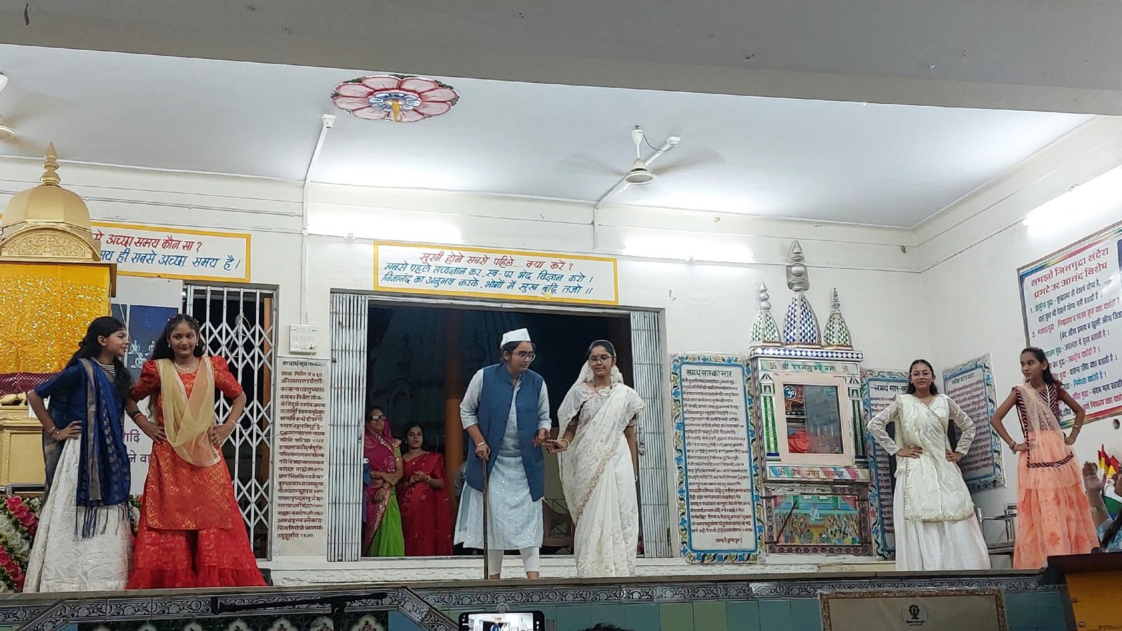 दसलक्षण पर्व के आठवें दिन मनाया गया उत्तम त्याग धर्म, लघु नृत्य नाटिका ने दर्शकों को किया मंत्रमुग्ध - मध्य प्रदेश - LALITPUR