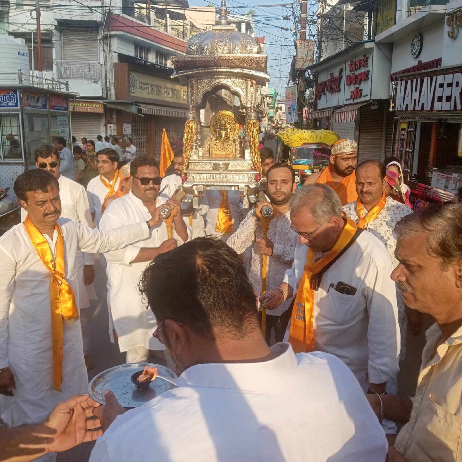 क्षमावाणी पर्व पर चांदी की पालकी में निकले महावीर भगवान - मध्य प्रदेश - LALITPUR LIVE TV