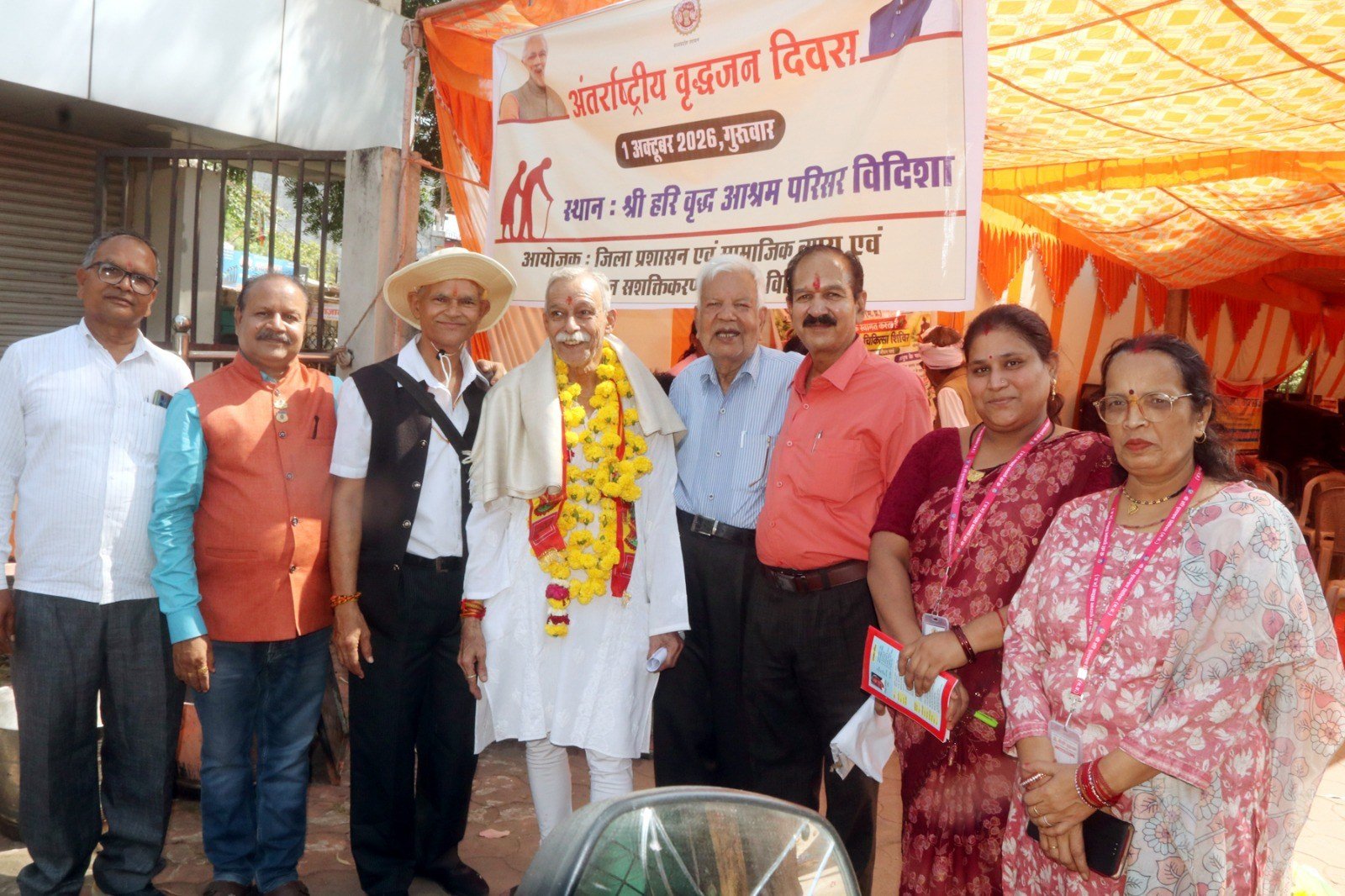 अंतर्राष्ट्रीय वृद्धजन दिवस पर वरिष्ठ नागरिकों का सम्मान, पूर्व लायंस अध्यक्ष अरुण कुमार सोनी ने ओ.पी. चतुर्वेदी को दी बधाई अ