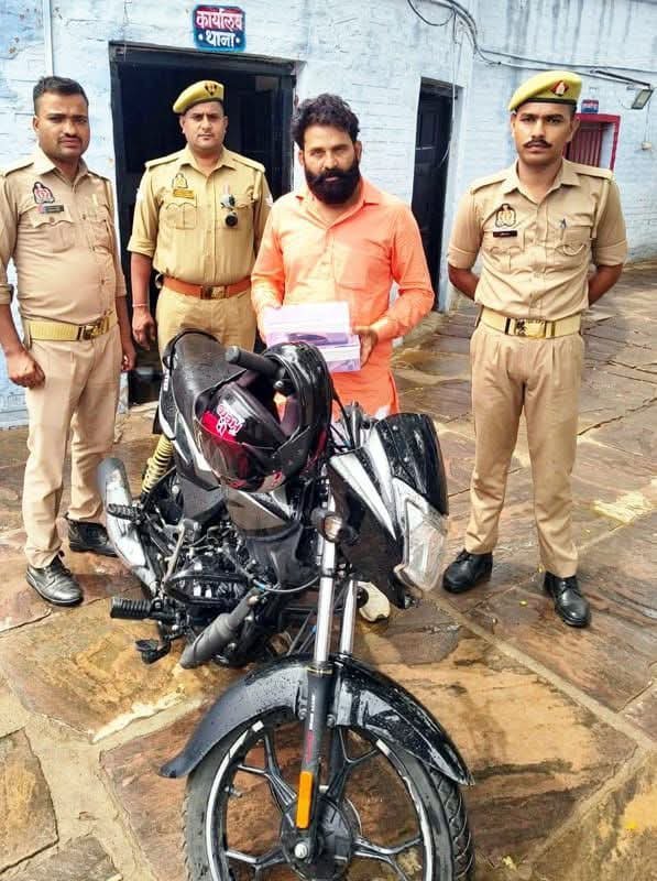 72 वर्षीय बुजुर्ग की जेब काटकर रुपये उड़ाने वाला आरोपी गिरफ्तार, महोबा निवासी आरोपी दबोचा.