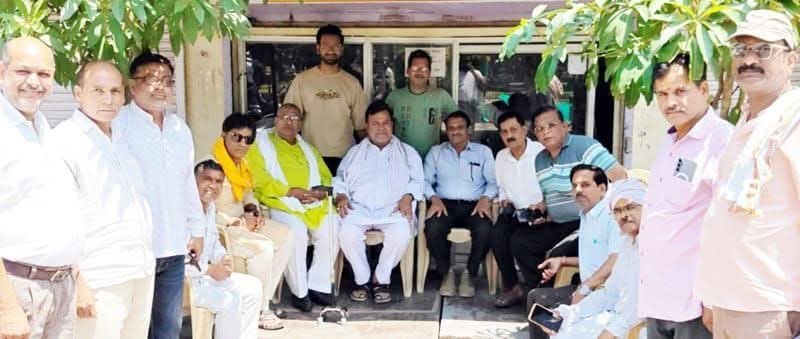 दस प्रतिशत विद्युत फ्यूल सरचार्ज वापस लेने की मांग को लेकर व्यापार मंडल ने मुख्यमंत्री को भेजा ज्ञापन