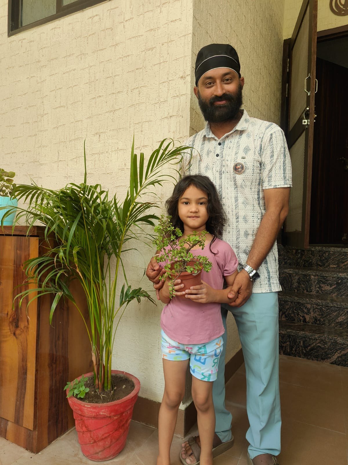 विश्व पर्यावरण दिवस के अवसर पर गेटेम्बे फाउंडेशन मिशन बेटियां द्वारा "घर-घर बेटी वाटिका" अभियान का शुभारंभ संस्था के सचिव विजय पाल सिंह 'सन्नी' के निवास से किया गया।