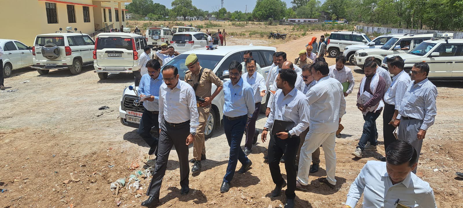 एक दिवसीय भ्रमण के दौरान मण्डलायुक्त ने देखी कई परियोजनाएं, अधिकारियों को दिये सख्त निर्देश.