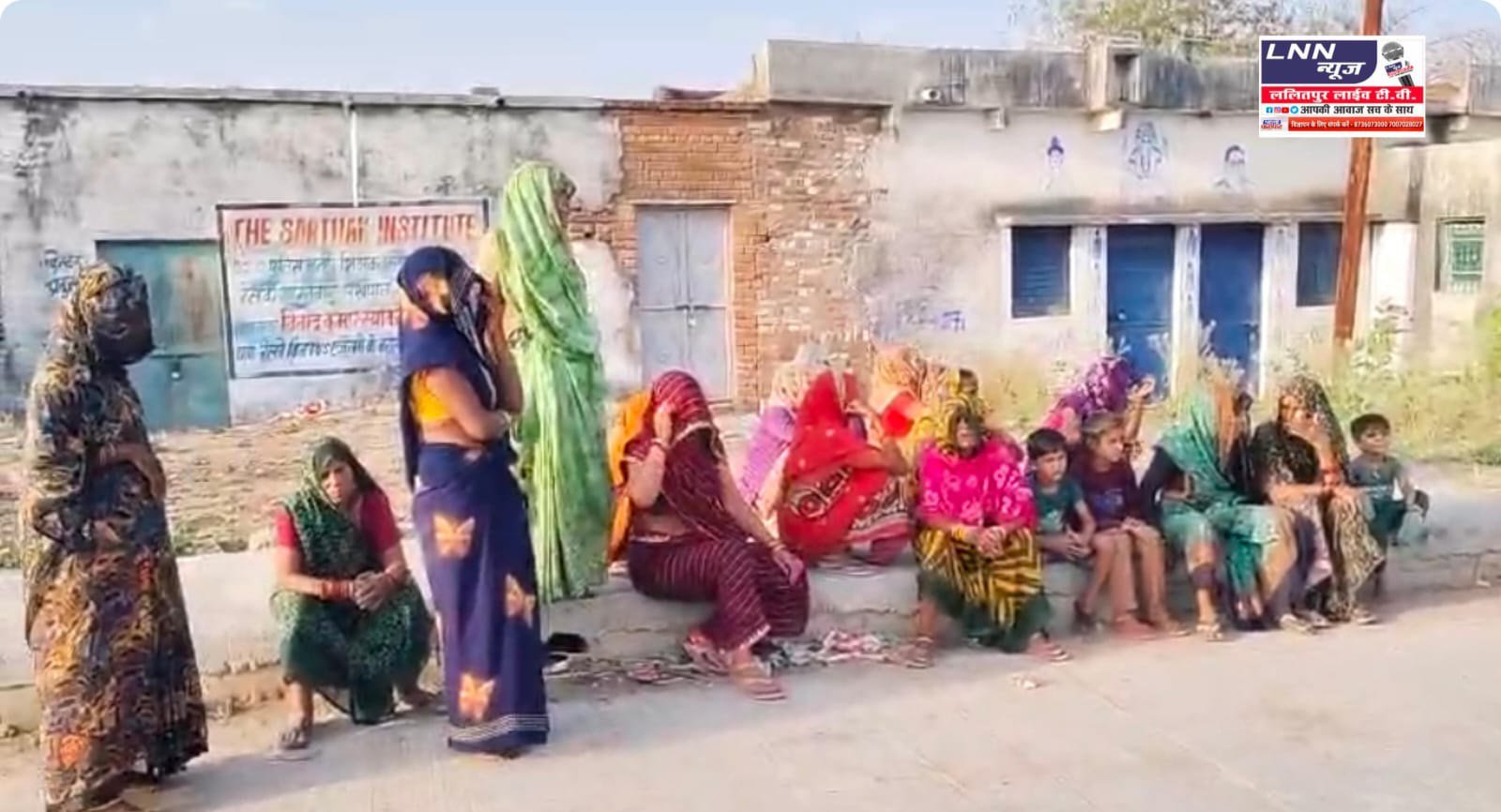 कच्ची-पक्की शराब के ठेके के खिलाफ महिलाओं का फूटा गुस्सा, बोलीं - मर जाएंगे लेकिन गांव में ठेका नहीं खुलने देंगे.