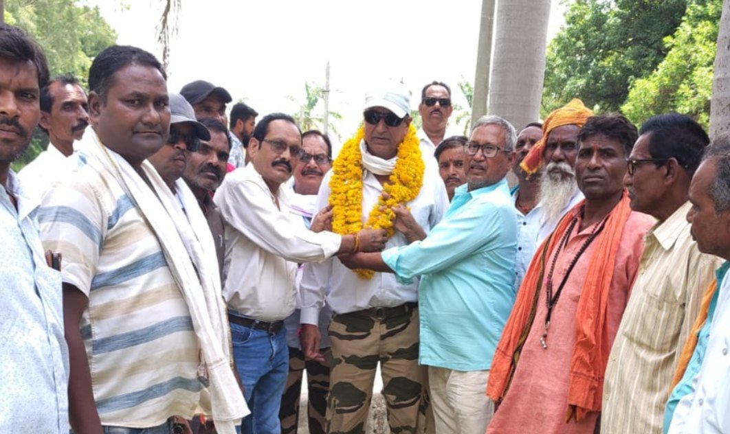 बुंदेलखंड विकास सेना ने बुन्देलखण्ड प्रांत निर्माण के लिए सदस्यता अभियान में तेजी धानुक बरार समाज के दर्जनों लोगों ने की सदस्यता ग्रहण / रामराज्य की परिकल्पना बुन्देलखण्ड वासियों की समग्र खुशहाली एवं विकास के बगैर असम्भव  -: टीटू कपूर