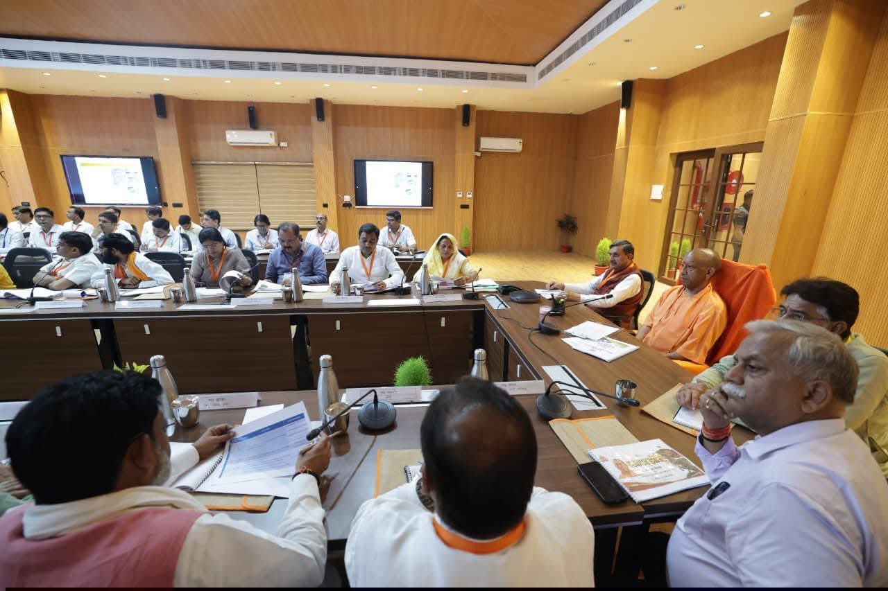 झांसी मॉडल को पूरे प्रदेश में लागू किया जाएगा, समीक्षा बैठक में मुख्यमंत्री योगी ने दिए सख्त निर्देश: