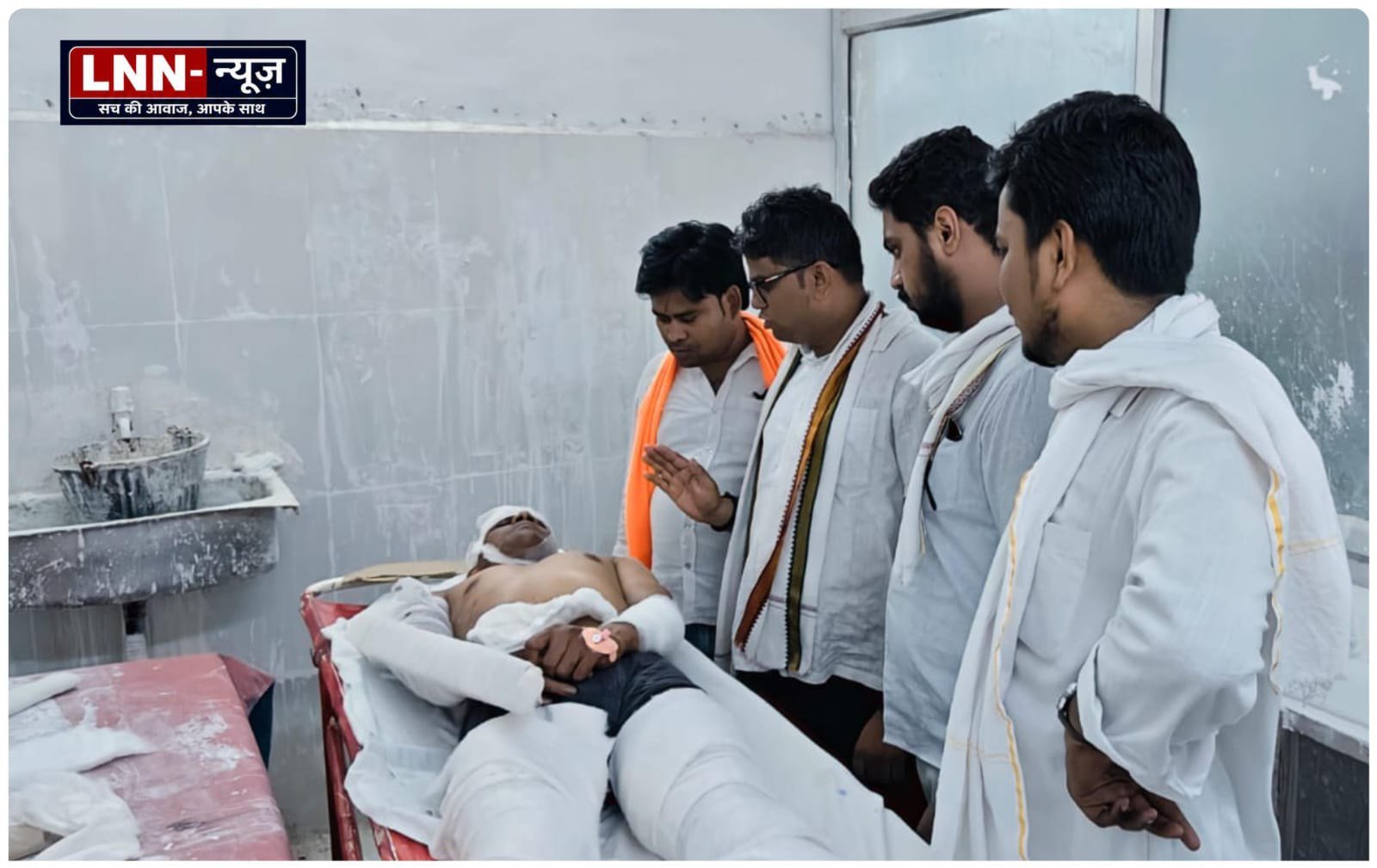 शिकायत करने से नाराज दबंगों ने घर में घुसकर मचाया तांडव, पति के पैर तोड़े; पीड़िता ने लगाई कार्रवाई की गुहार पीड़िता का आरोप है कि आरोपी आए दिन उसके साथ अभद्रता और छेड़छाड़ करते थे.