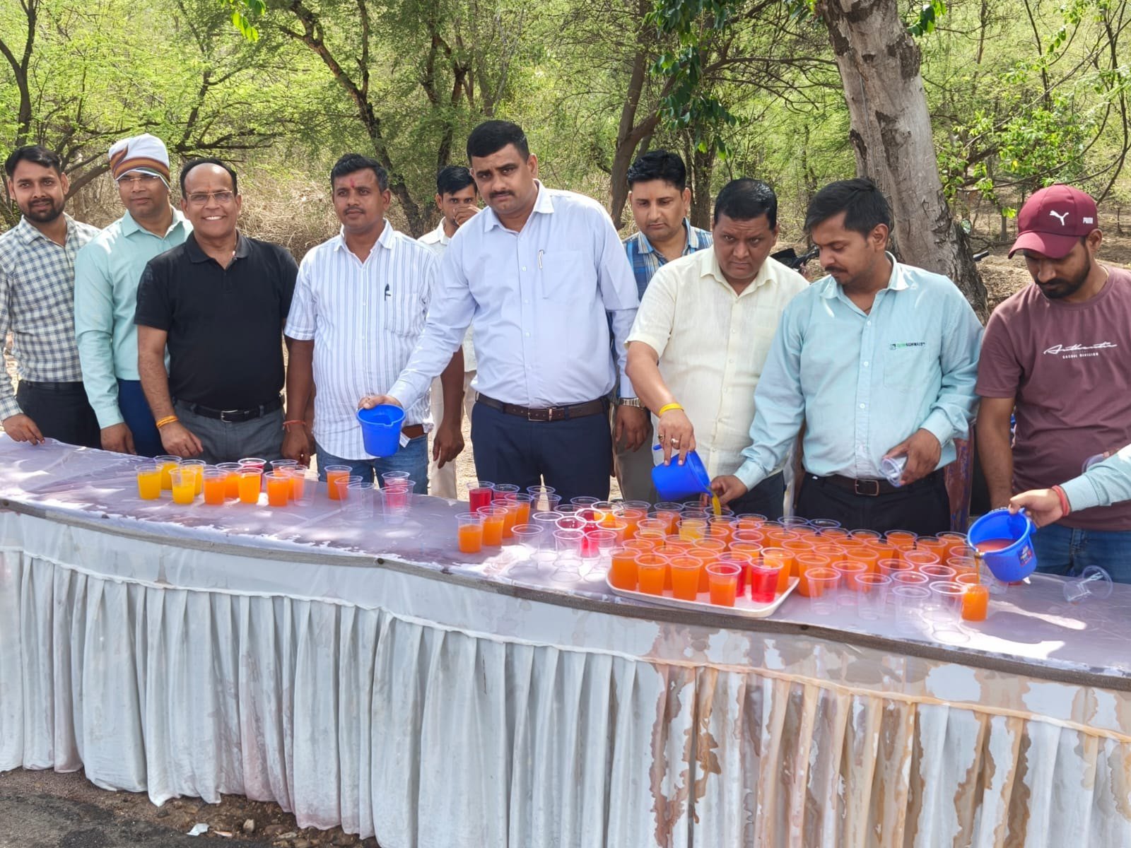बबीना (झाँसी)। भीषण गर्मी और चिलचिलाती धूप को देखते हुए झाँसी ललितपुर टोलवे प्राइवेट लिमिटेड के बबीना