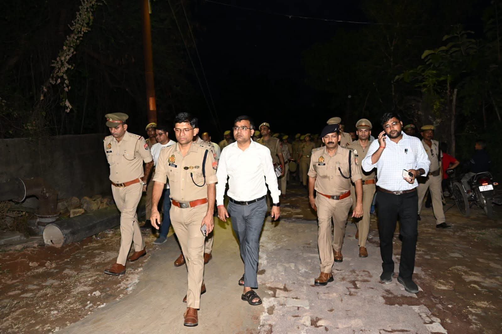 मोहर्रम पर्व को लेकर डीएम व एसपी ने कर्बला घाट का निरीक्षण कर देखीं व्यवस्थाएं