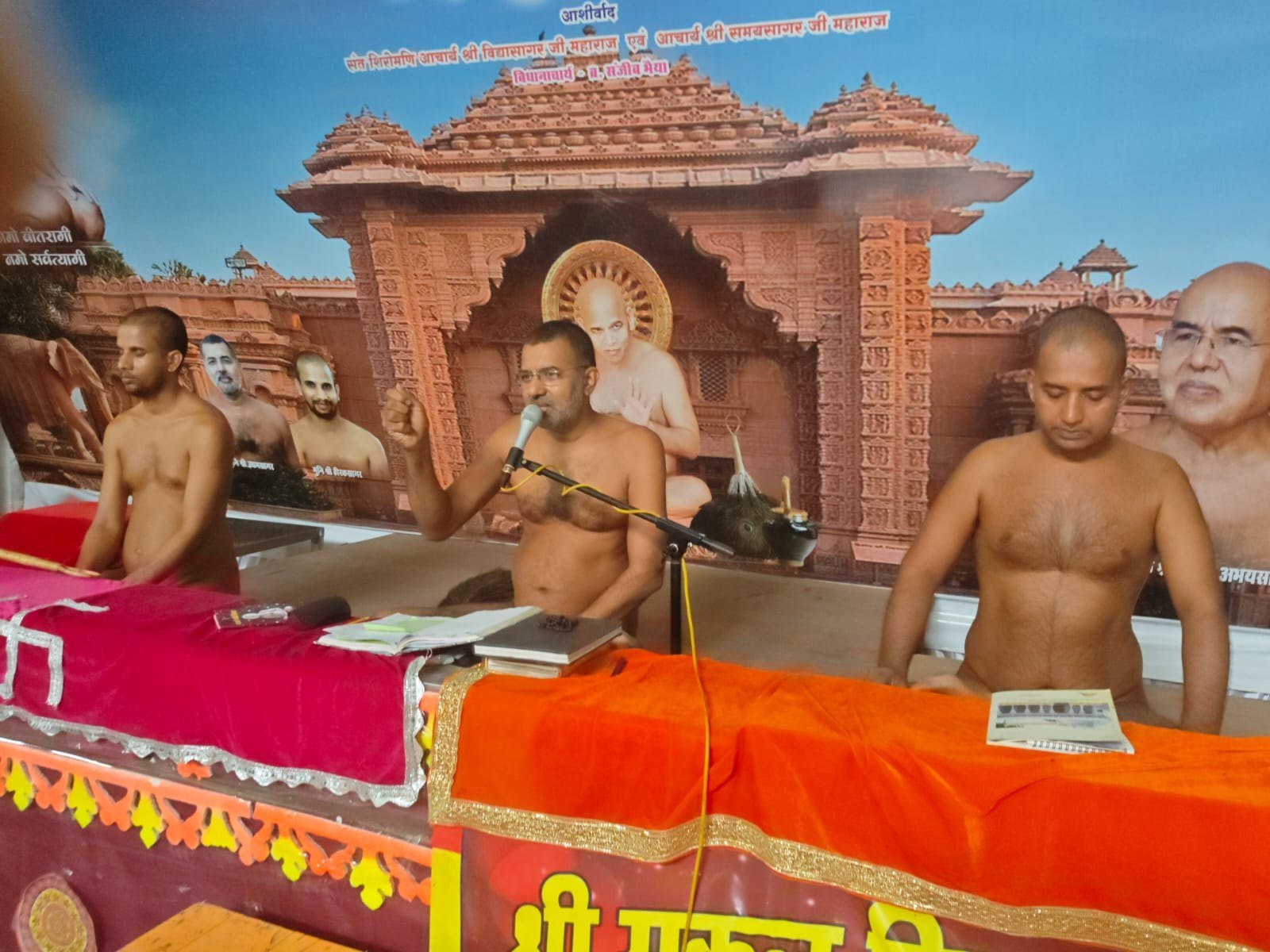हम केवल गुरुदेव का गुणगान ही न करें, बल्कि उनकी आज्ञा का पालन करें" : मुनि श्री उद्यमसागर महाराज