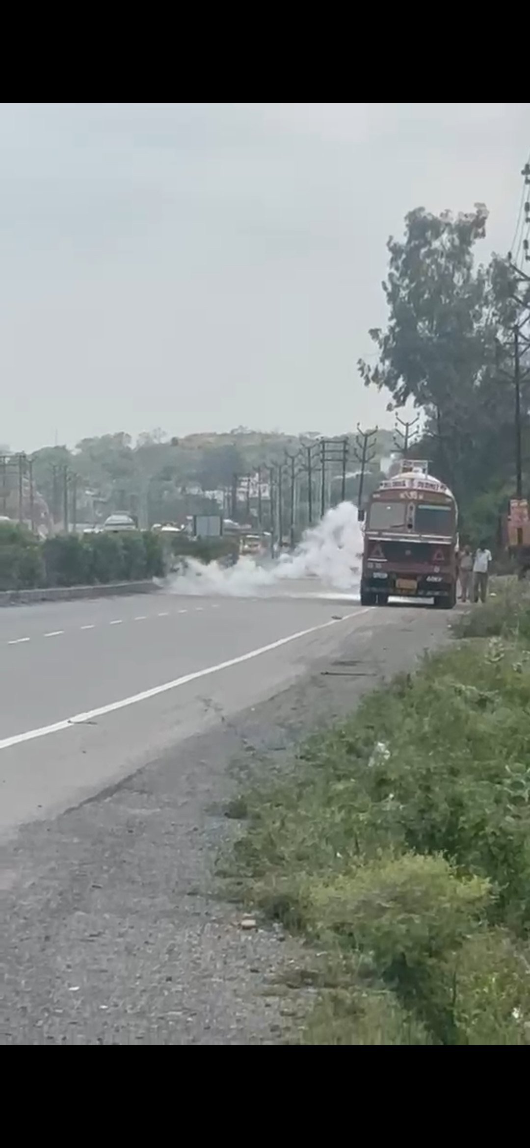 झांसी कानपुर यमुना हिल्स के पास गैस टैंकर लीक होने की सूचना