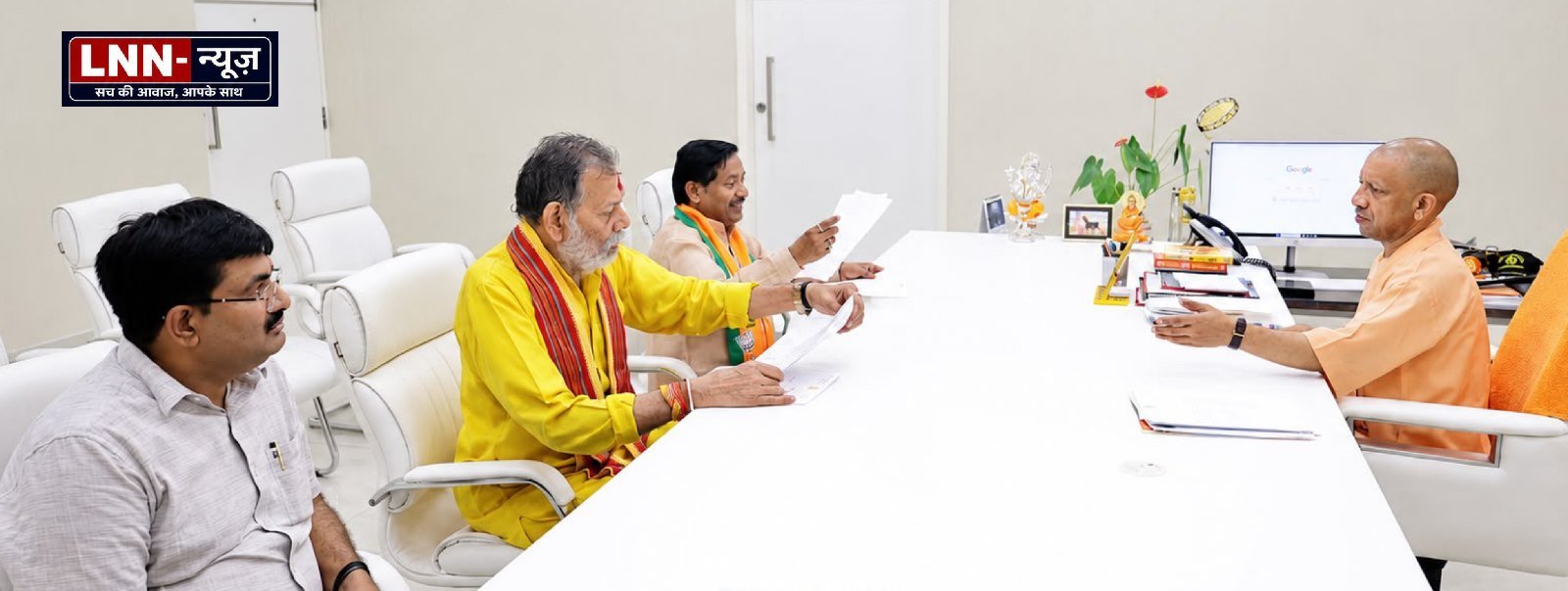 सदर विधायक रामरतन कुशवाहा एवं उत्तर प्रदेश सरकार के राज्य मंत्री (श्रम एवं सेवायोजन) विधायक महरौनी मनोहरलाल पंथ (मन्नू कोरी) ने मुख्यमंत्री योगी आदित्यनाथ जी से की महत्वपूर्ण संयुक्त भेंट,