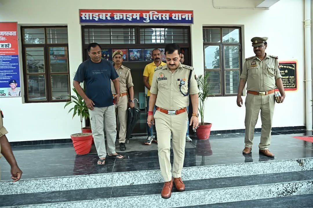 ललितपुर: एसपी संजीव कुमार बाजपेई ने रिजर्व पुलिस लाइन्स का किया आकस्मिक निरीक्षण