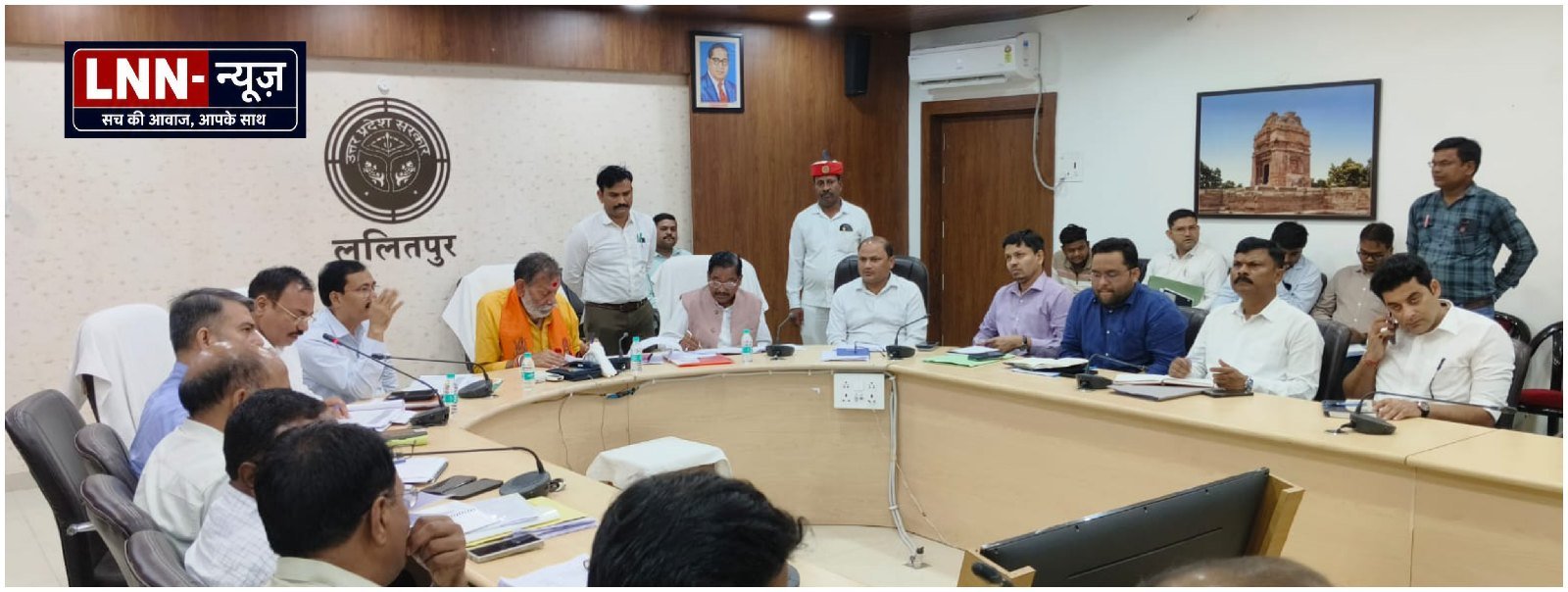 कलेक्ट्रेट सभागार में राज्यमंत्री एवं सदर विधायक ने जनपद की दोनों विधान सभाओं के राजस्व एवं विकास कार्यों की समीक्षा की.