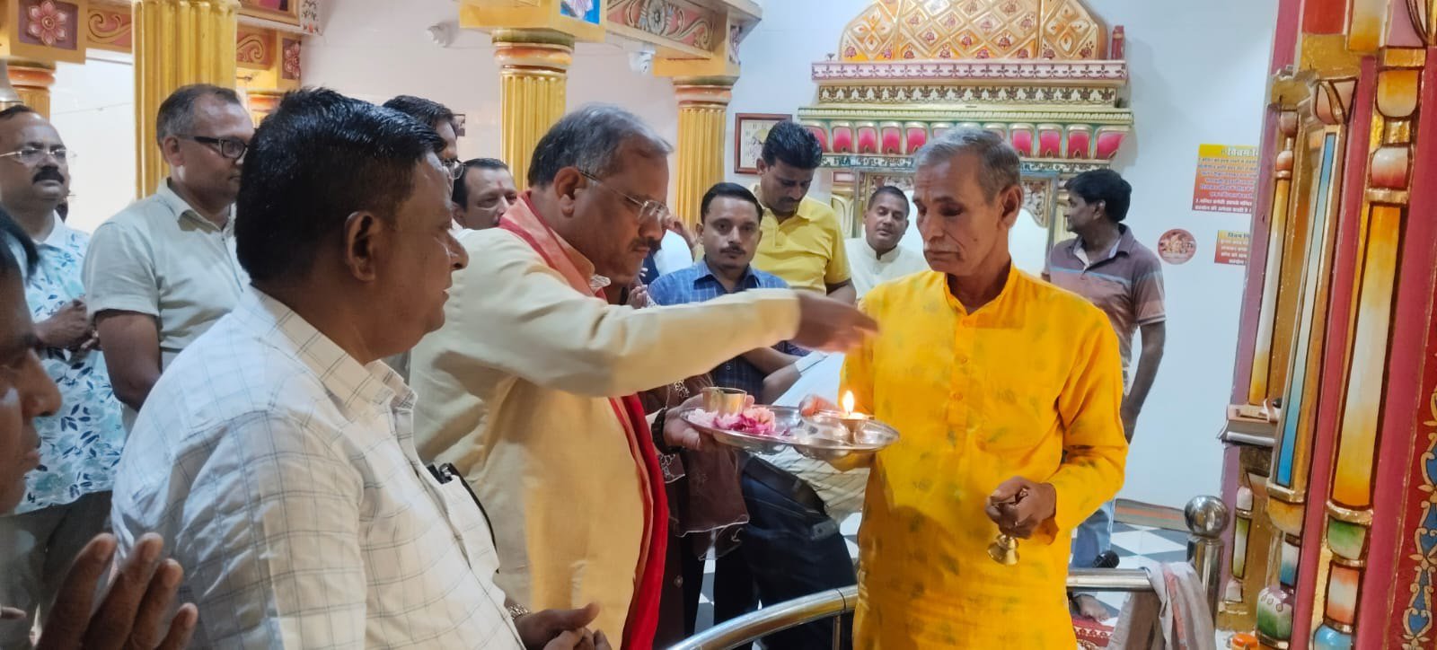 बबीना। सावन माह के प्रथम दिवस धार्मिक आस्था और सामाजिक सौहार्द का सुंदर