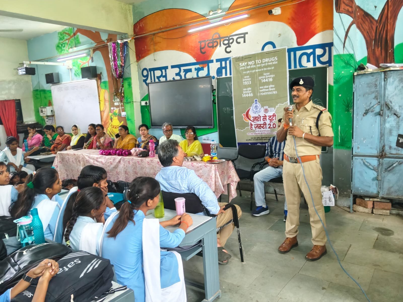 गुरुपूर्णिमा के शुभ अवसर पर शासकीय हायर सेकेंडरी स्कूल गुलाबगंज में नशामुक्ति कार्यक्रम आयोजित