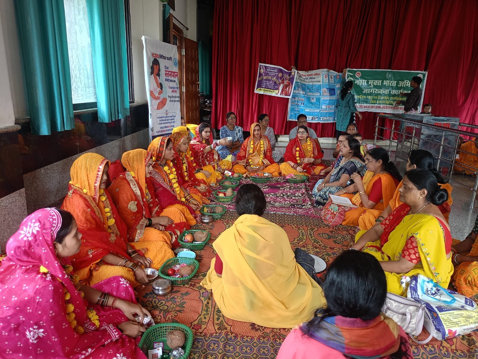 विदिशा में गायत्री परिवार की महिला समिति ने 27 गर्भवती महिलाओं का कराया गर्भ संस्कार; नशा मुक्ति और नारी जागरण का दिया संदेश