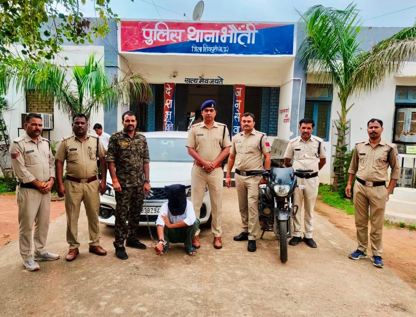 शिवपुरी: 'इच्छाधारी युवती' बनकर करोड़ों की साइबर ठगी का खुलासा, पुलिस अधिकारी बनकर दुष्कर्म केस में फंसाने की धमकी का आरोप