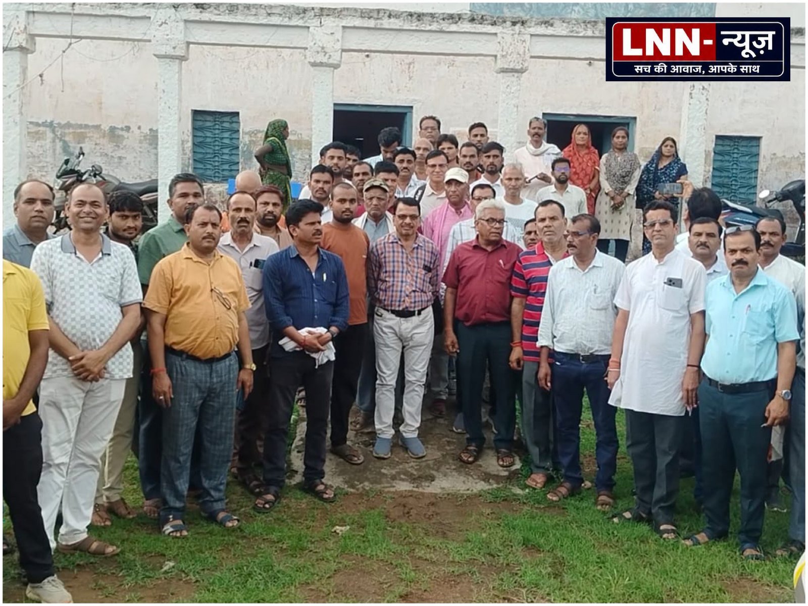 बिजली के तार हटाने को लेकर विवाद: प्राचार्य के समर्थन में सैकड़ों शिक्षक पहुंचे थाने, निष्पक्ष जांच की मांग - मध्य प्रदेश - L