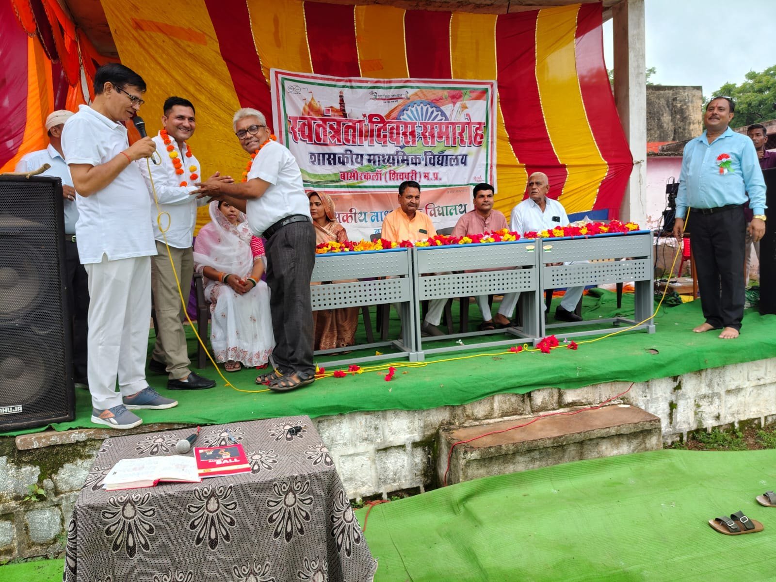 बामौर कलां के शासकीय माध्यमिक विद्यालय व ब्लू वेल पब्लिक स्कूल में धूमधाम से मनाया गया 80वां स्वतंत्रता दिवस