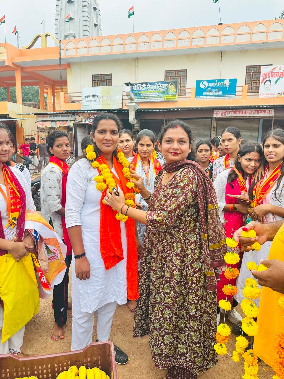 ललितपुर में दुर्गा वाहिनी की डाक कांवड़ यात्रा का भव्य शुभारंभ, 65 बहनों ने नीलकंठेश्वर मंदिर के लिए भरी हुंकार.. - ललितपुर -