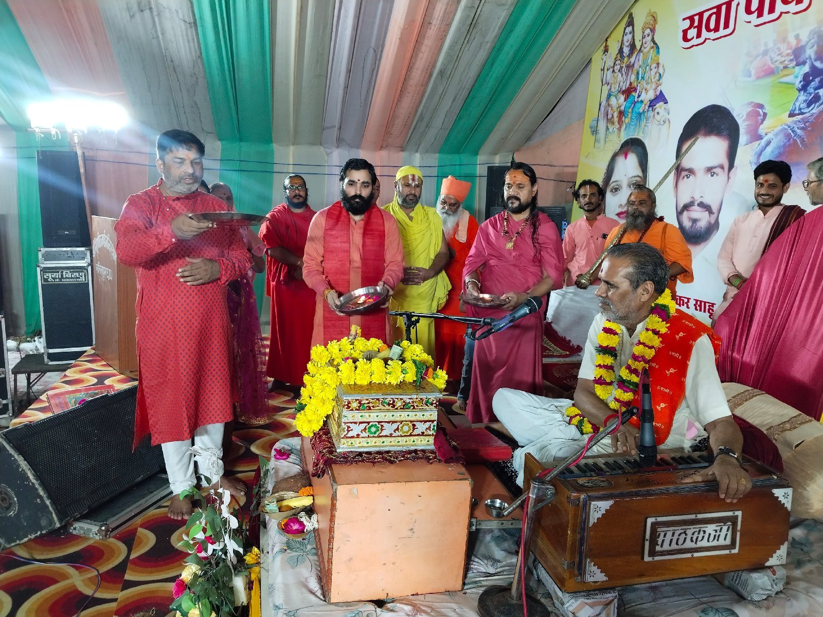 सवा पांच करोड़ पार्थिव शिवलिंग निर्माण महायज्ञ: रविवार को श्रद्धालुओं ने बनाए 30 लाख शिवलिंग - ललितपुर - LALITPUR LIVE TV