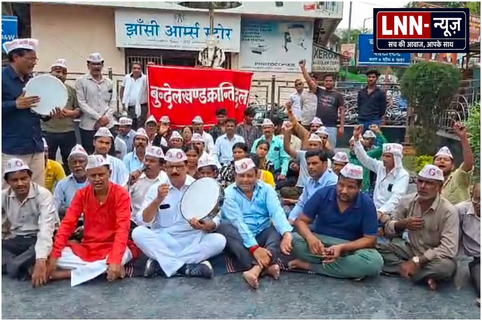 पृथक बुंदेलखंड राज्य की मांग को लेकर गांधी पार्क में बुंदेलखंड क्रांति दल का धरना-प्रदर्शन: