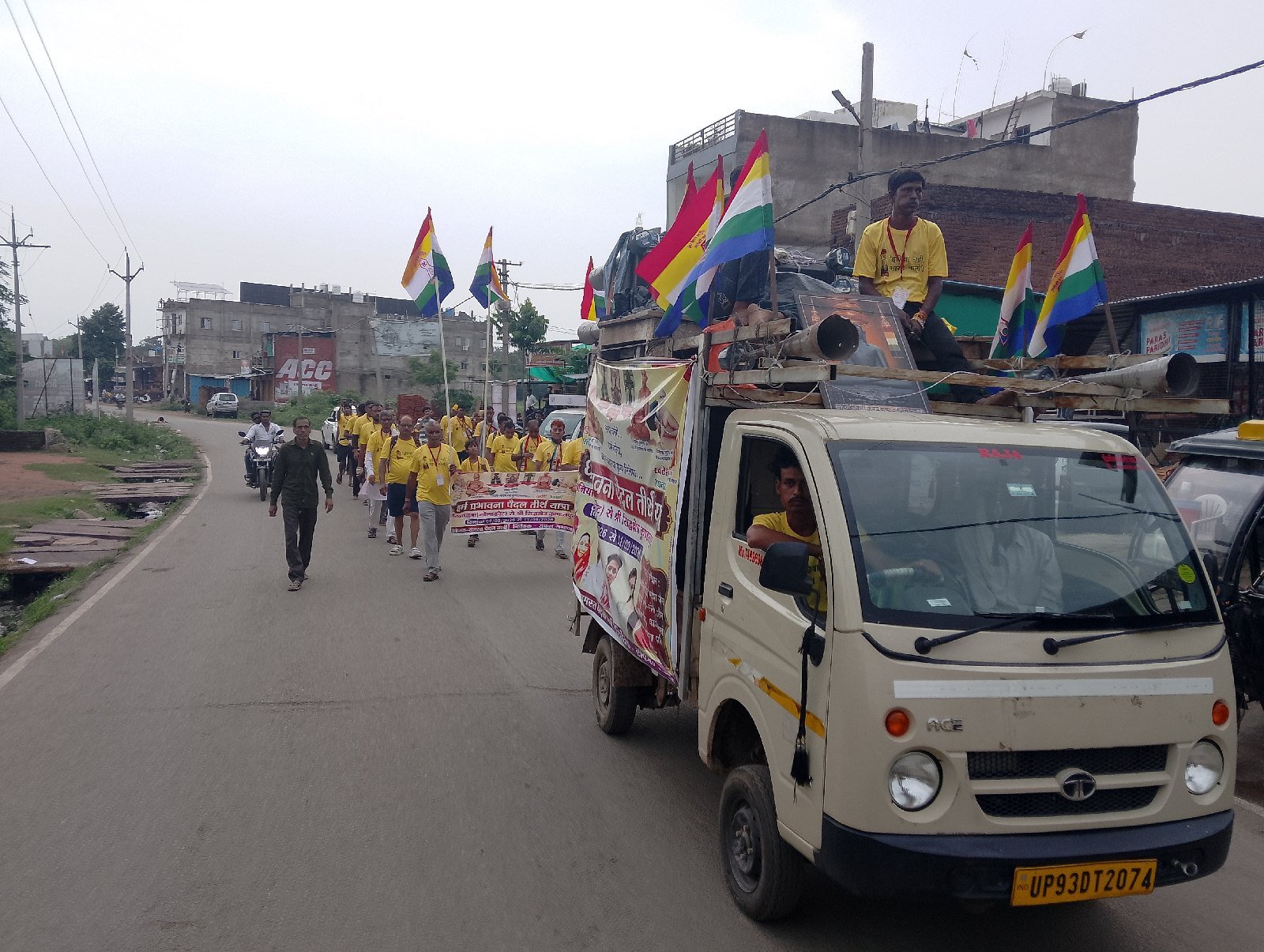 गोलाकोट से कुंडलपुर तक 300 किमी की धर्म प्रभावना पदयात्रा, बामौर कलां में श्रद्धालुओं का भव्य स्वागत - शिवपुरी - LALITPUR LIV