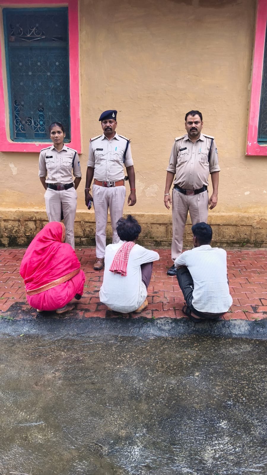 बामौरकलां पुलिस ने बाल विवाह, दुष्कर्म और पॉक्सो एक्ट के तीन आरोपियों को किया गिरफ्तार, भेजा जेल - शिवपुरी - LALITPUR LIVE TV