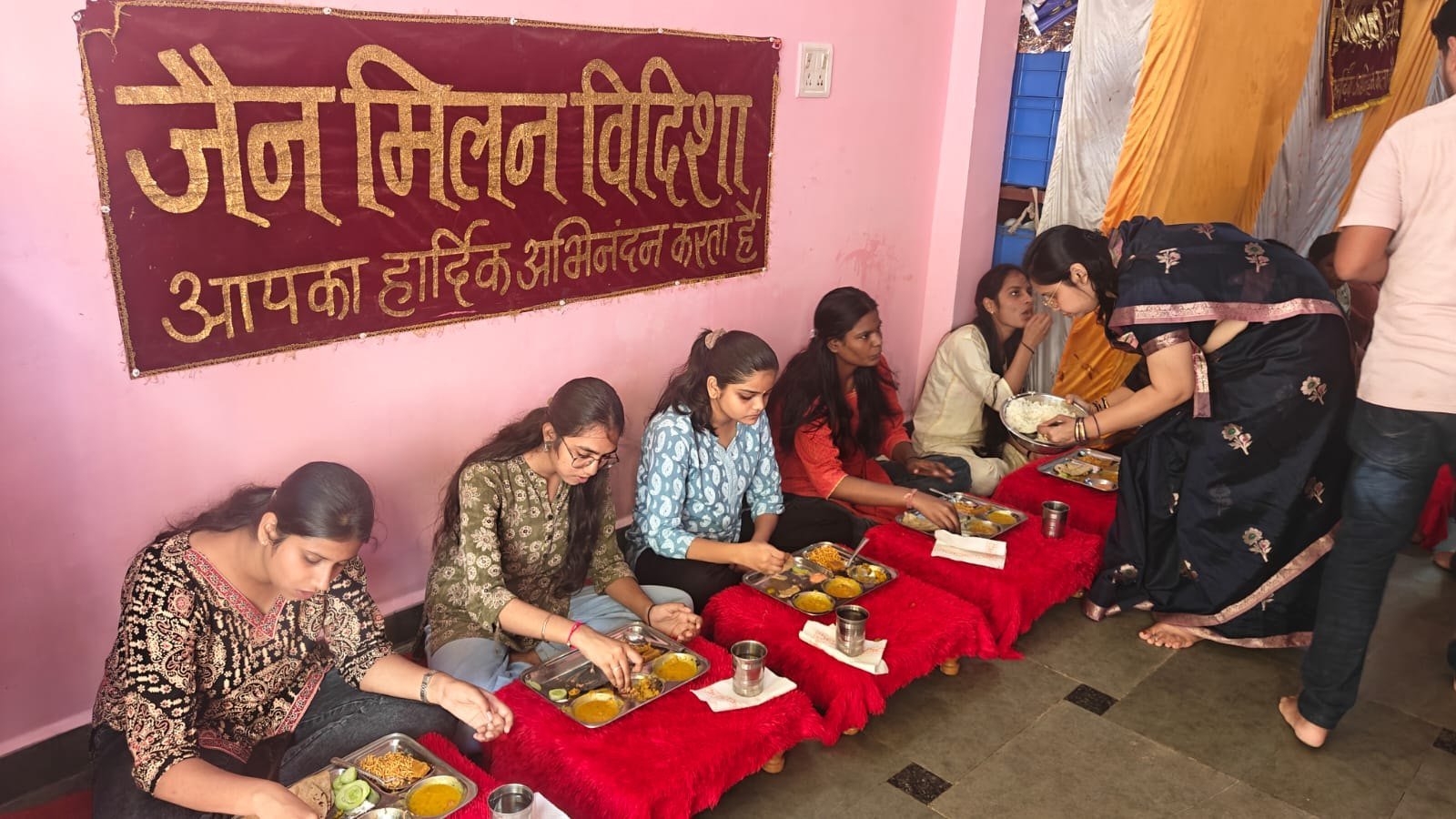 दशलक्षण महापर्व के अवसर पर जैन मिलन विदिशा की निःशुल्क सात्विक भोजनशाला का शुभारंभ - मध्य प्रदेश - LALITPUR LIVE TV