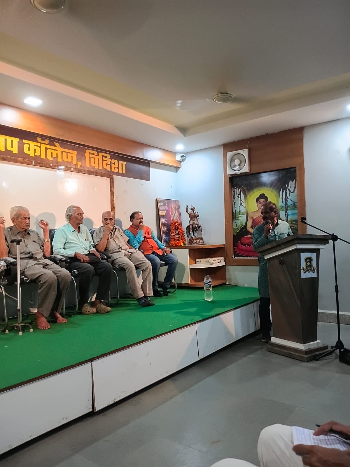 प्रभात साहित्य परिषद ने महाराणा प्रताप कॉलेज में हिंदी दिवस के उपलक्ष्य में काव्य गोष्ठी का किया आयोजन - मध्य प्रदेश - LALITP