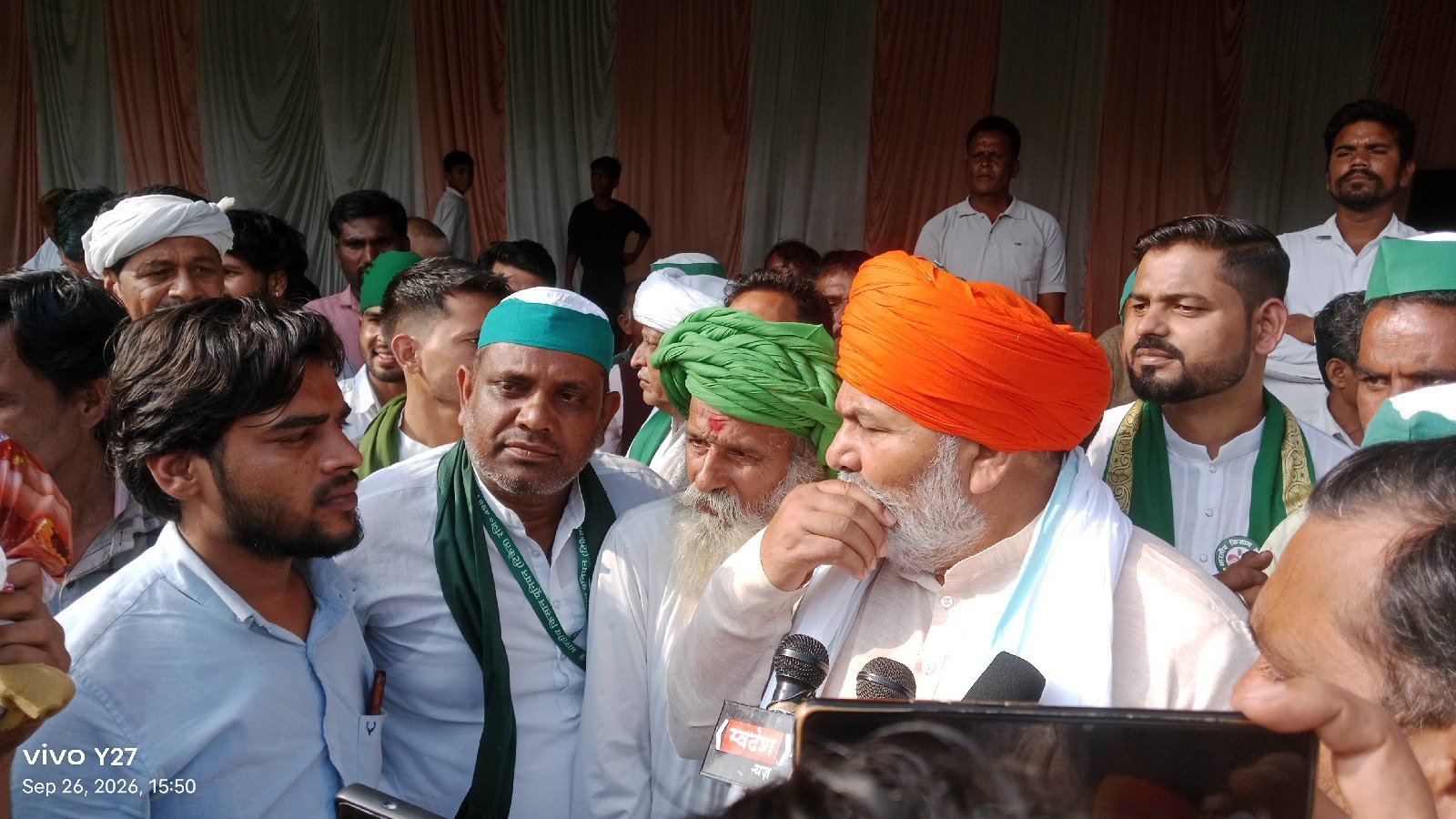 बिरधा में किसान आंदोलन: किसान नेता राकेश टिकैत ने सुनी किसानों की समस्याएं - बिरधा - LALITPUR LIVE TV