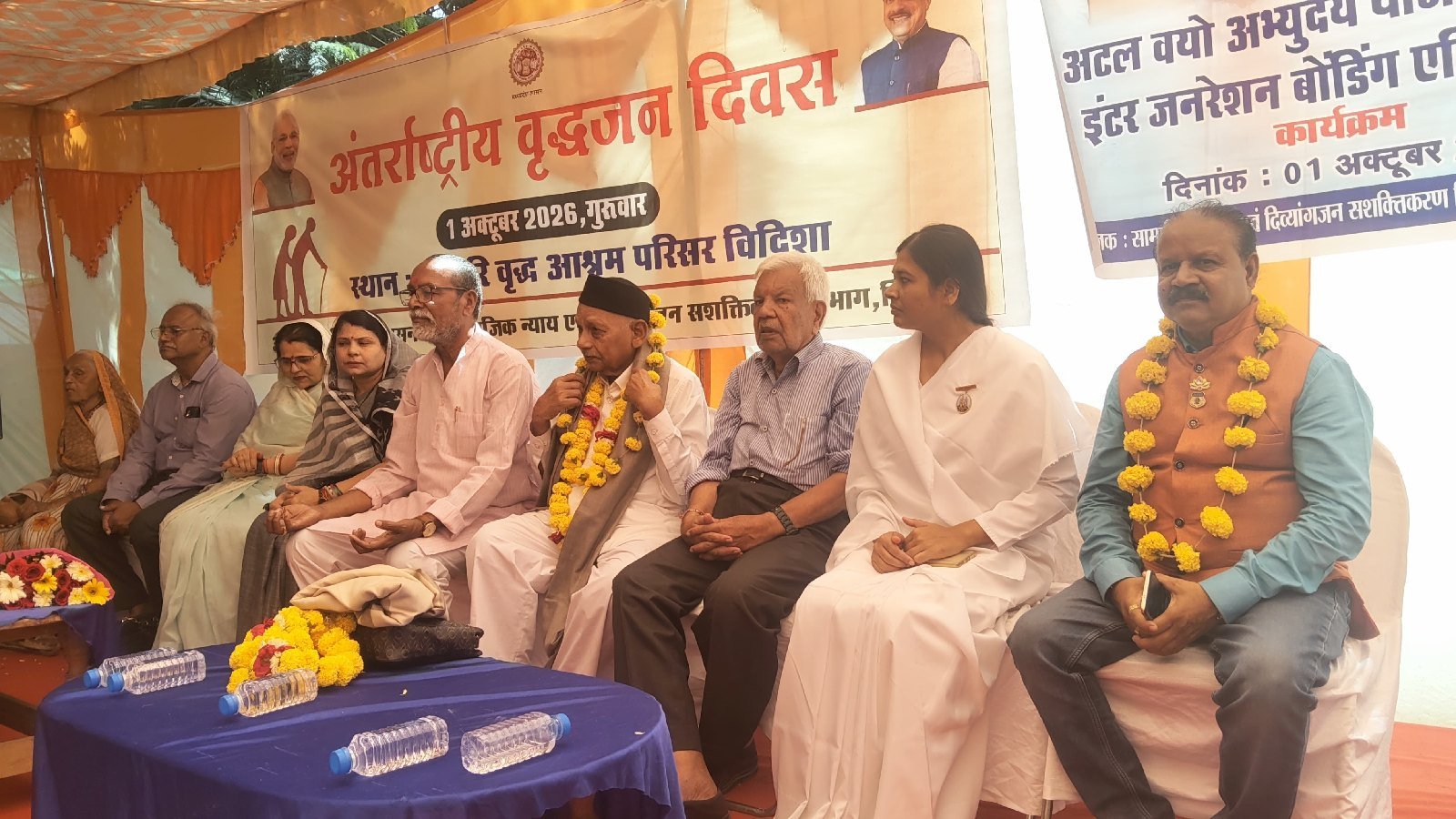 अंतर्राष्ट्रीय वृद्धजन दिवस पर वरिष्ठ नागरिकों का सम्मान, पूर्व लायंस अध्यक्ष अरुण कुमार सोनी ने ओ.पी. चतुर्वेदी को दी बधाई अ