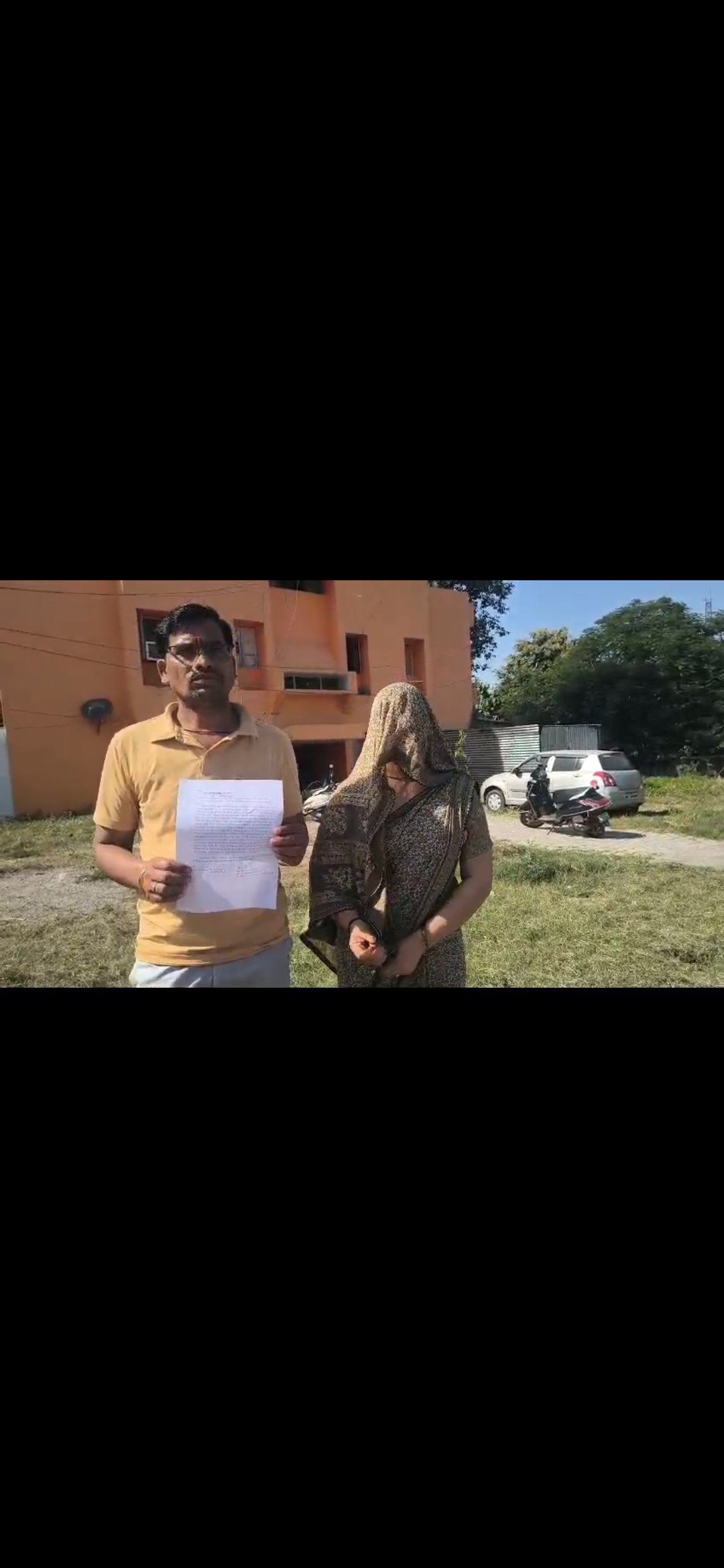 पीड़ित महिला ने एसएसपी को सौंपा ज्ञापन
