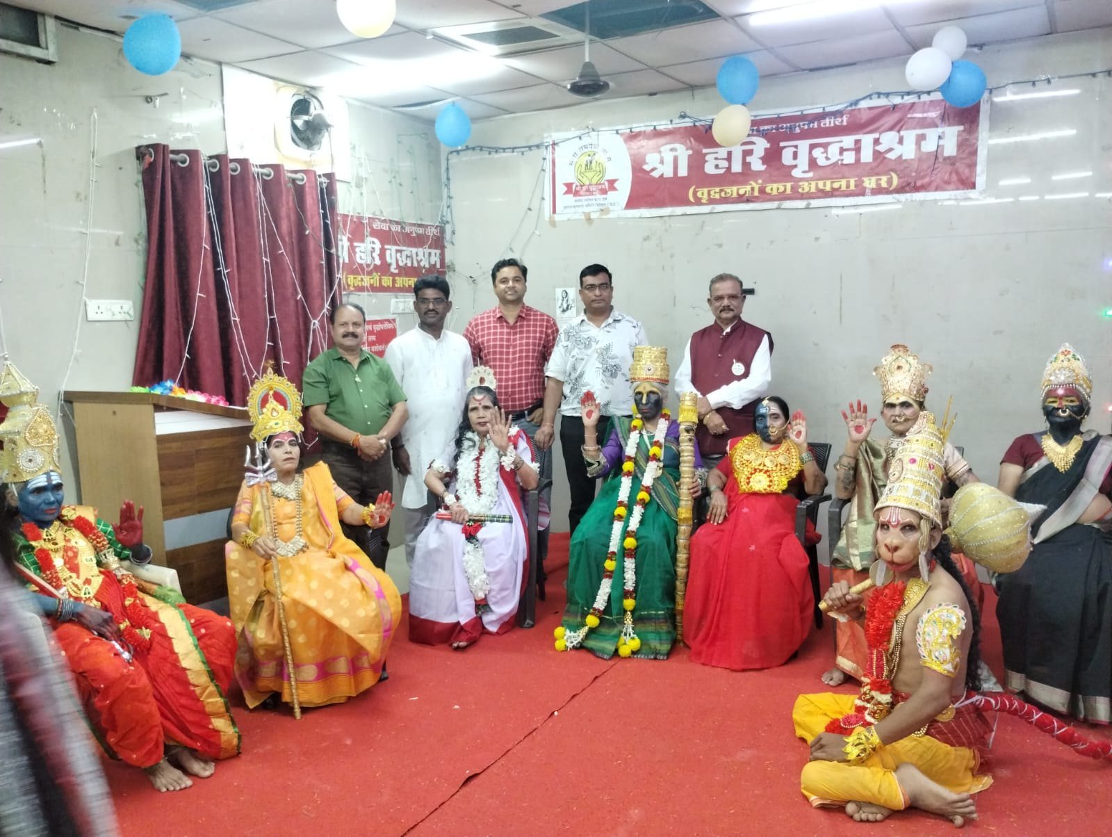 विदिशा के हरि वृद्ध आश्रम में भक्ति और आस्था का अनूठा संगम: नौ वृद्ध माताओं ने धारण किया मां दुर्गा के नौ रूपों का जीवंत स्वरूप