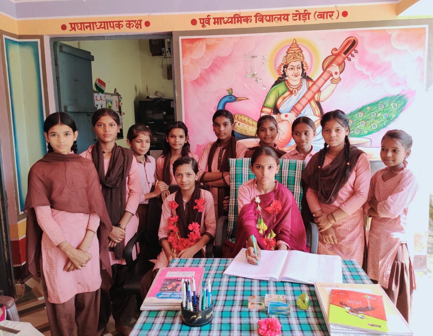 मिशन शक्ति फेज-6 के तहत पूर्व माध्यमिक विद्यालय टोडी में अनूठी पहल, छात्रा अंशिका बनीं एक दिन की प्रधानाध्यापक.